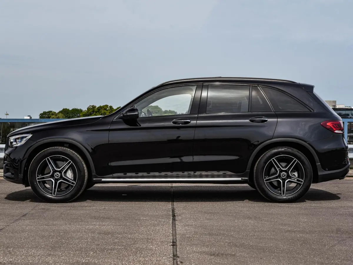 200 Premium Plus AMG Night Edition | Panoramadak | Burmester | Trekhaak | Digital Cockpit | Rondomzicht Camera | Keyless | Sfeerverlichting | Multibeam LED | Dealeronderhouden | 19"