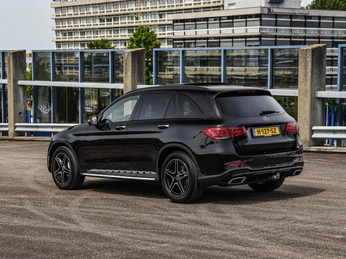 200 Premium Plus AMG Night Edition | Panoramadak | Burmester | Trekhaak | Digital Cockpit | Rondomzicht Camera | Keyless | Sfeerverlichting | Multibeam LED | Dealeronderhouden | 19"