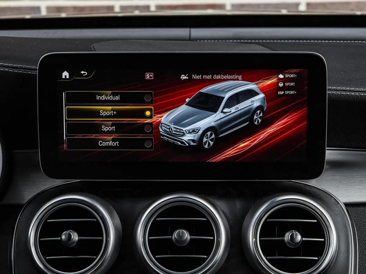 200 Premium Plus AMG Night Edition | Panoramadak | Burmester | Trekhaak | Digital Cockpit | Rondomzicht Camera | Keyless | Sfeerverlichting | Multibeam LED | Dealeronderhouden | 19"