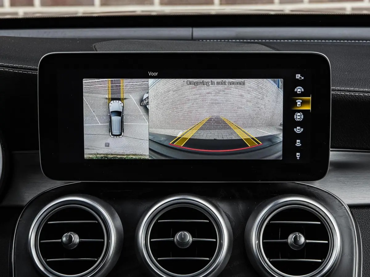 200 Premium Plus AMG Night Edition | Panoramadak | Burmester | Trekhaak | Digital Cockpit | Rondomzicht Camera | Keyless | Sfeerverlichting | Multibeam LED | Dealeronderhouden | 19"
