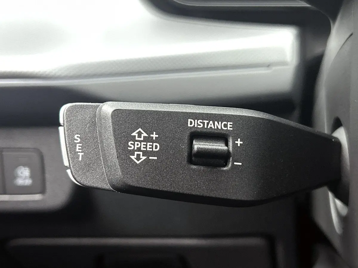 1.5 e-hybrid S edition Navigatie | Adaptieve cruise control | Achteruitrij Camera | Apple Carplay | Airco