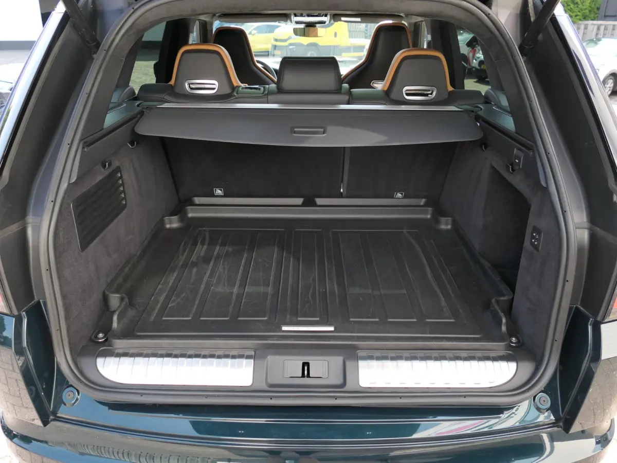 5.0 V8 SC SVR | SV Bespoke Paint | Alcantara hemel | Meridian | 360°-camera | Panoramadak | Head-up display | Alarmklasse 5 | ACC | Dodehoek ​detectie | Luxe lederen sportstoelen | Trekha