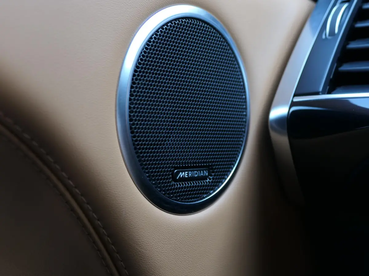 5.0 V8 SC SVR | SV Bespoke Paint | Alcantara hemel | Meridian | 360°-camera | Panoramadak | Head-up display | Alarmklasse 5 | ACC | Dodehoek ​detectie | Luxe lederen sportstoelen | Trekha