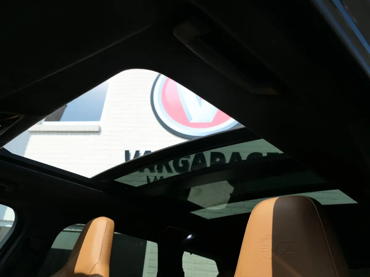 5.0 V8 SC SVR | SV Bespoke Paint | Alcantara hemel | Meridian | 360°-camera | Panoramadak | Head-up display | Alarmklasse 5 | ACC | Dodehoek ​detectie | Luxe lederen sportstoelen | Trekha