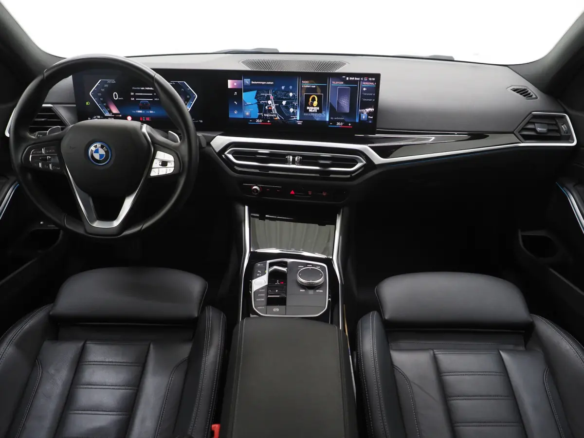 320e LCI | Sportstoelen | Leder | Sfeerlicht | Dodehoek | Cruise | Stoelverwarming | Carplay