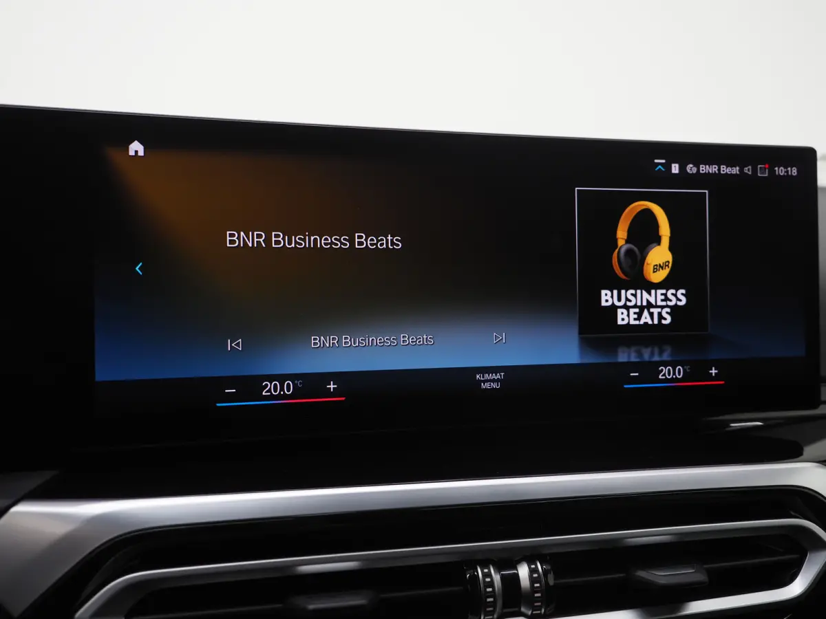 320e LCI | Sportstoelen | Leder | Sfeerlicht | Dodehoek | Cruise | Stoelverwarming | Carplay