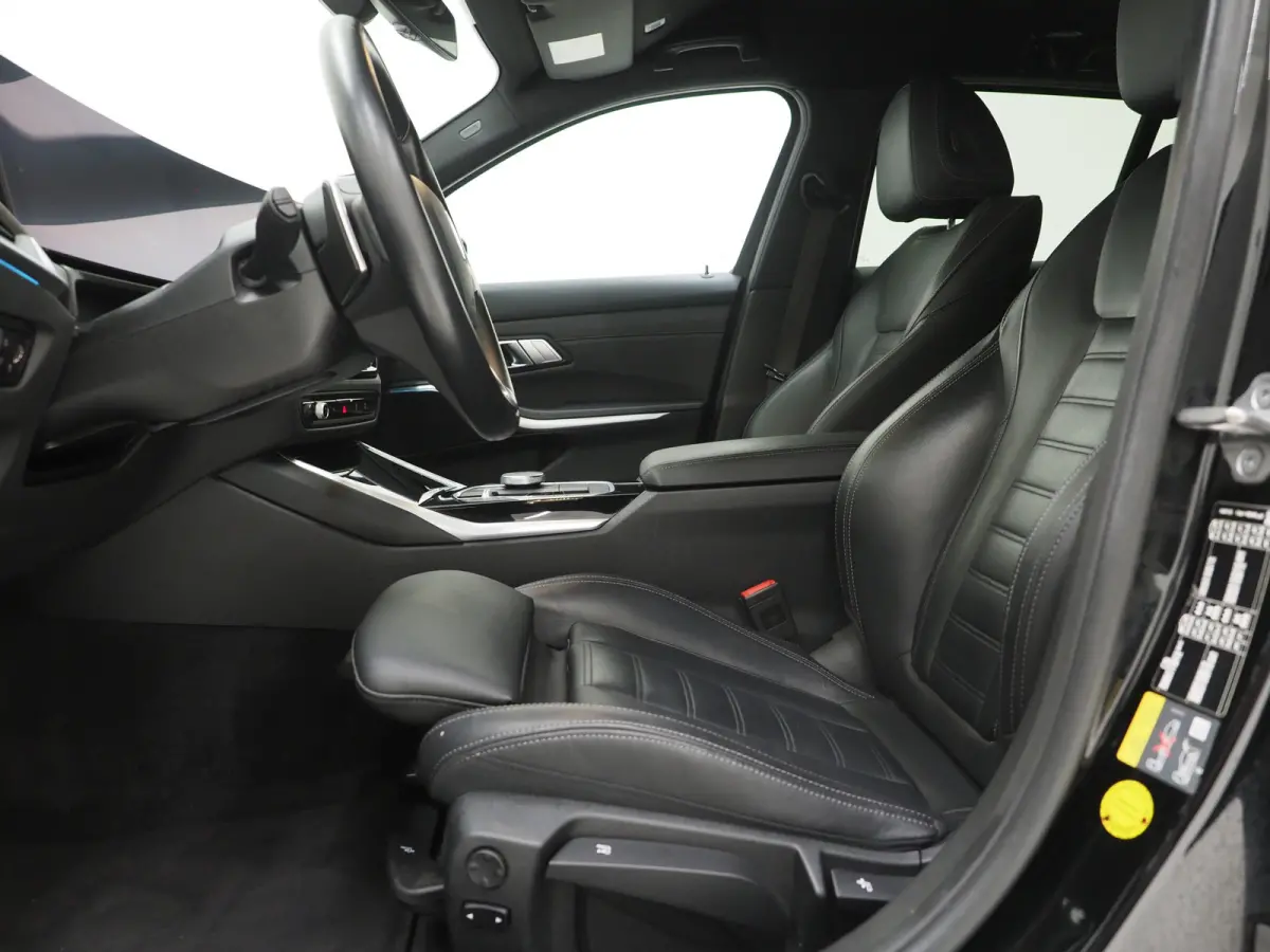 320e LCI | Sportstoelen | Leder | Sfeerlicht | Dodehoek | Cruise | Stoelverwarming | Carplay