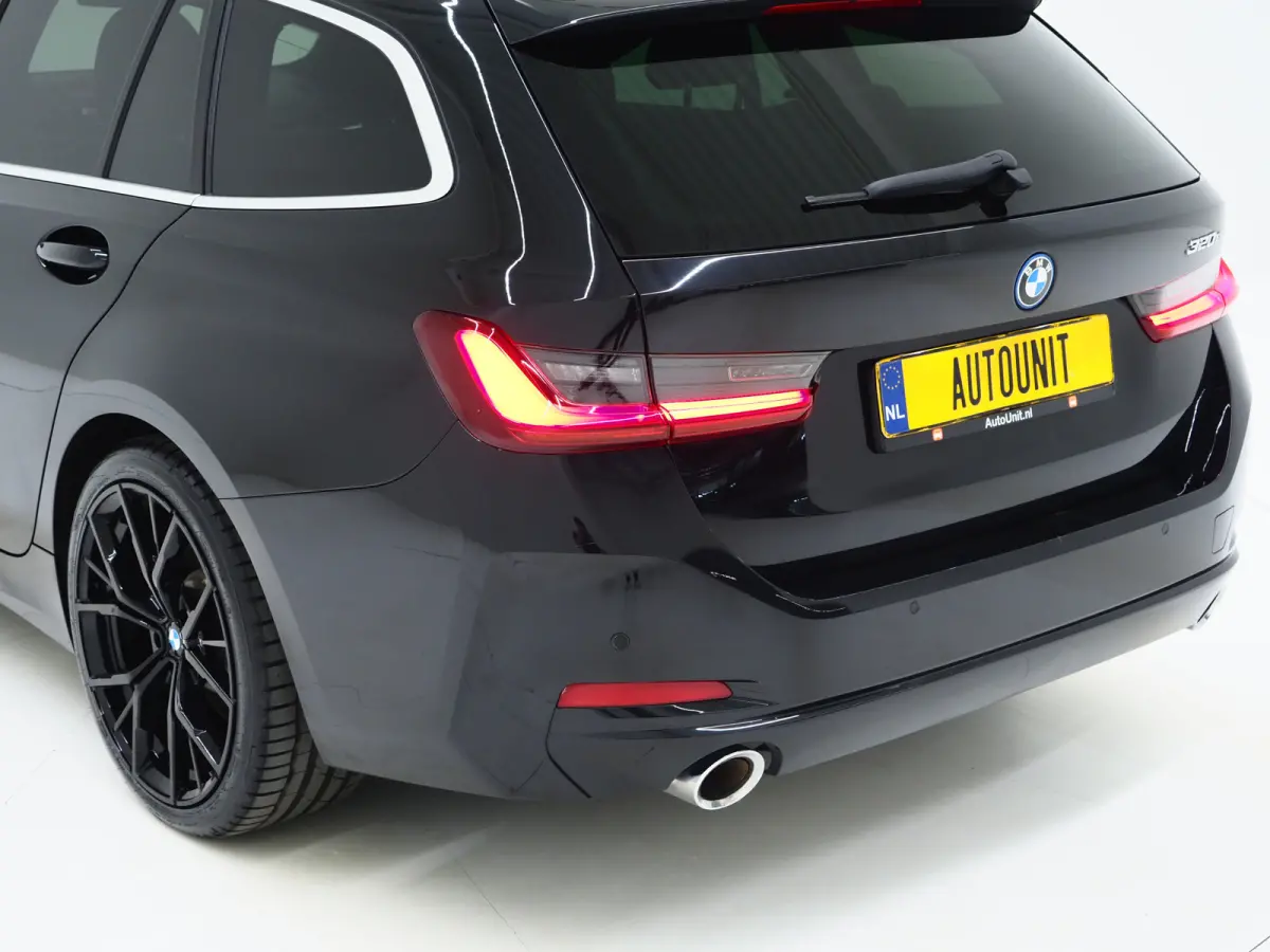 320e LCI | Sportstoelen | Leder | Sfeerlicht | Dodehoek | Cruise | Stoelverwarming | Carplay
