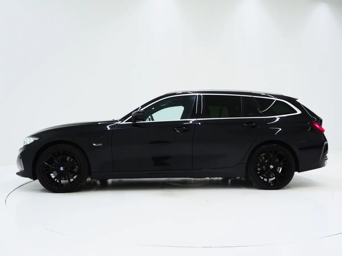 320e LCI | Sportstoelen | Leder | Sfeerlicht | Dodehoek | Cruise | Stoelverwarming | Carplay