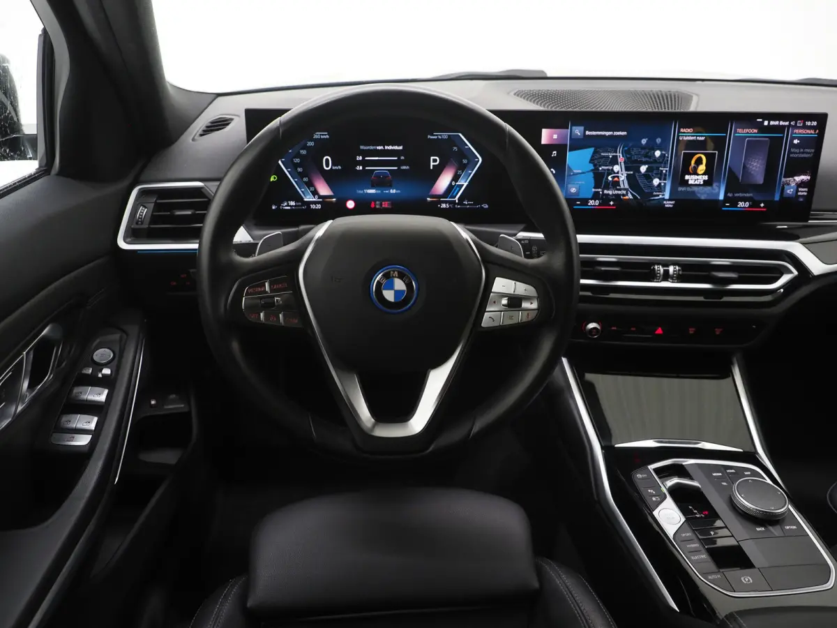 320e LCI | Sportstoelen | Leder | Sfeerlicht | Dodehoek | Cruise | Stoelverwarming | Carplay