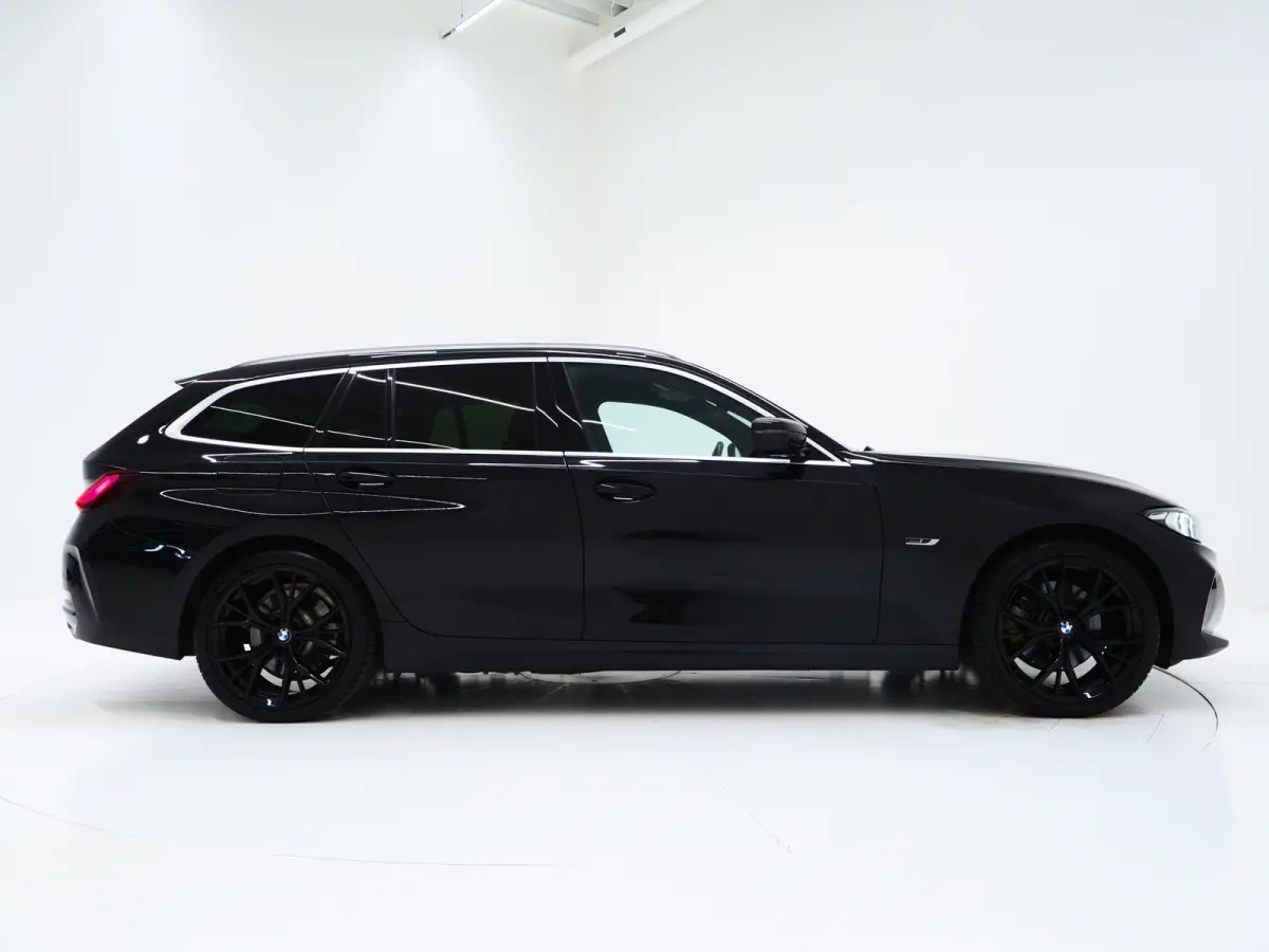 320e LCI | Sportstoelen | Leder | Sfeerlicht | Dodehoek | Cruise | Stoelverwarming | Carplay