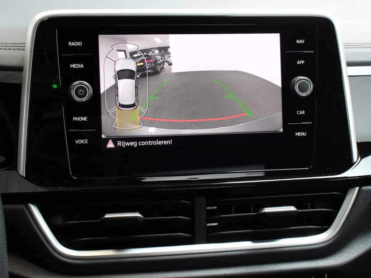 1.5 TSI 150pk Automaat R-Line Plus Navigatie Apple Carplay/Android Auto Camera Parkeersensoren Adaptive Cruise Control Stoelverwarming Virtual Cockpit Elektrische achterklep Getinte ramen Cl