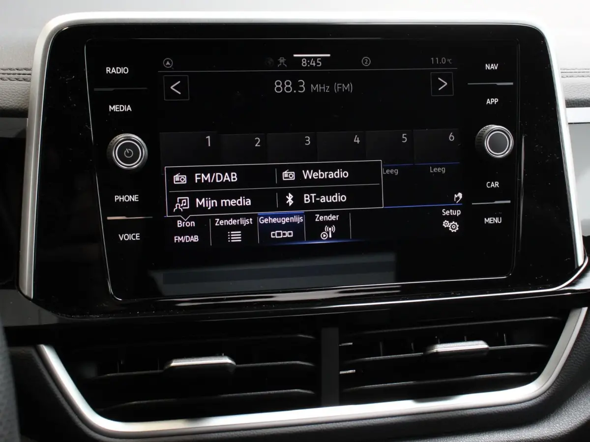 1.5 TSI 150pk Automaat R-Line Plus Navigatie Apple Carplay/Android Auto Camera Parkeersensoren Adaptive Cruise Control Stoelverwarming Virtual Cockpit Elektrische achterklep Getinte ramen Cl