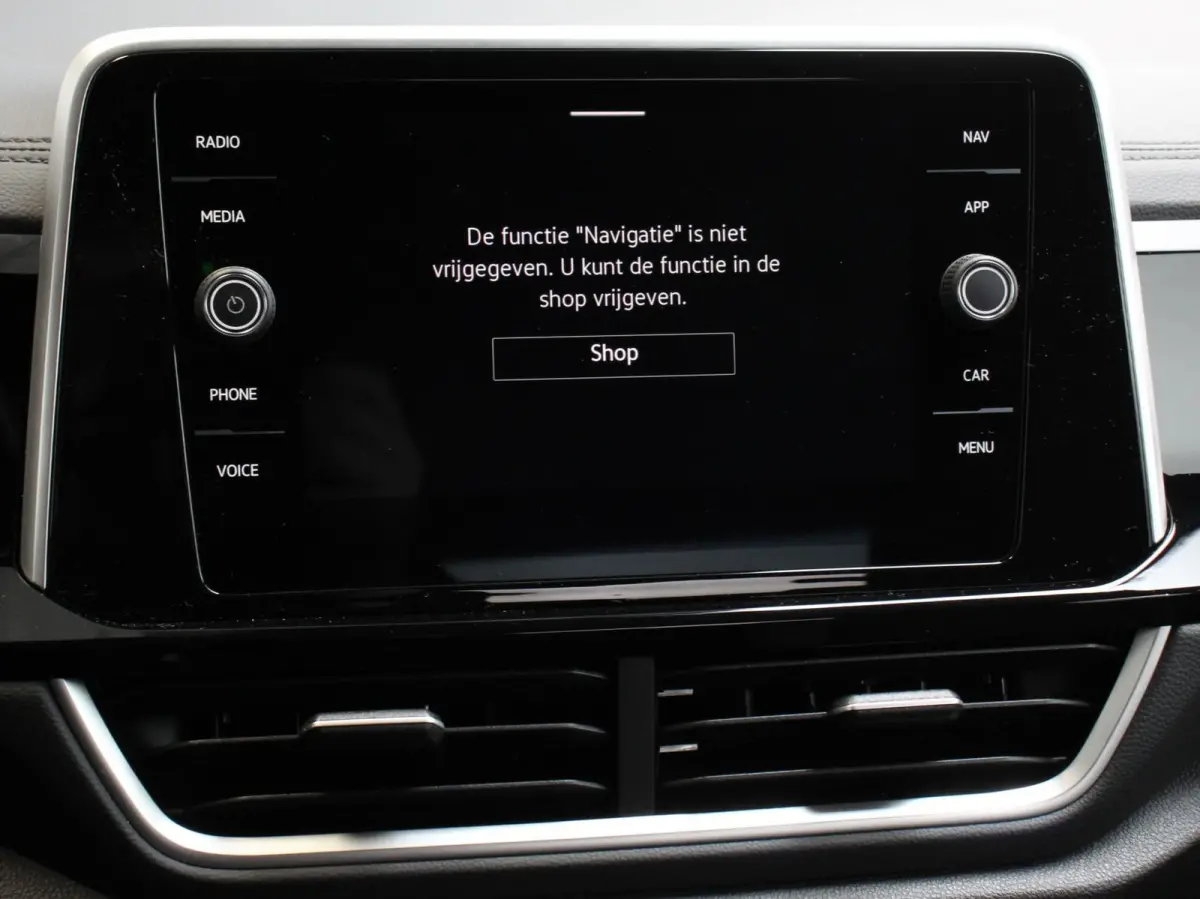 1.5 TSI 150pk Automaat R-Line Plus Navigatie Apple Carplay/Android Auto Camera Parkeersensoren Adaptive Cruise Control Stoelverwarming Virtual Cockpit Elektrische achterklep Getinte ramen Cl
