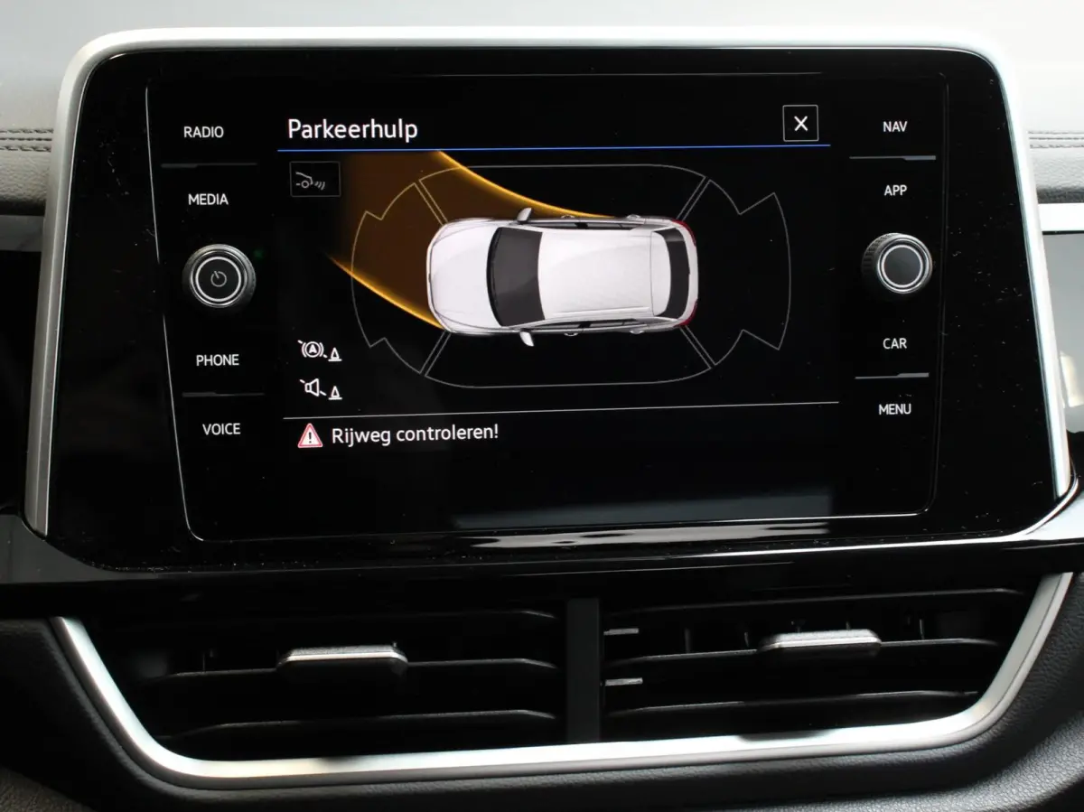 1.5 TSI 150pk Automaat R-Line Plus Navigatie Apple Carplay/Android Auto Camera Parkeersensoren Adaptive Cruise Control Stoelverwarming Virtual Cockpit Elektrische achterklep Getinte ramen Cl