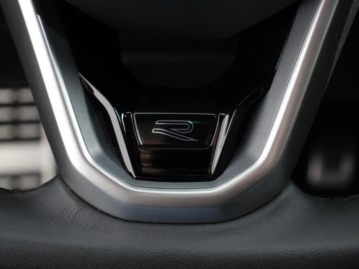 1.5 TSI 150pk Automaat R-Line Plus Navigatie Apple Carplay/Android Auto Camera Parkeersensoren Adaptive Cruise Control Stoelverwarming Virtual Cockpit Elektrische achterklep Getinte ramen Cl