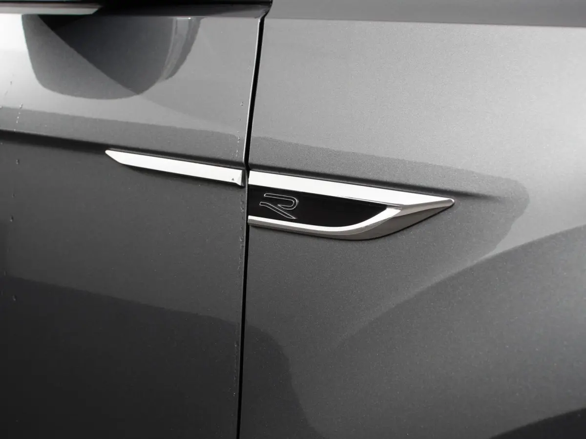 1.5 TSI 150pk Automaat R-Line Plus Navigatie Apple Carplay/Android Auto Camera Parkeersensoren Adaptive Cruise Control Stoelverwarming Virtual Cockpit Elektrische achterklep Getinte ramen Cl