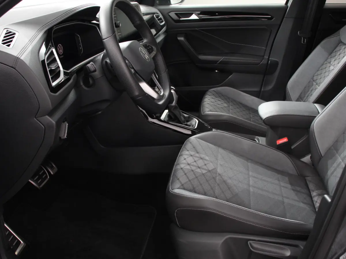 1.5 TSI 150pk Automaat R-Line Plus Navigatie Apple Carplay/Android Auto Camera Parkeersensoren Adaptive Cruise Control Stoelverwarming Virtual Cockpit Elektrische achterklep Getinte ramen Cl