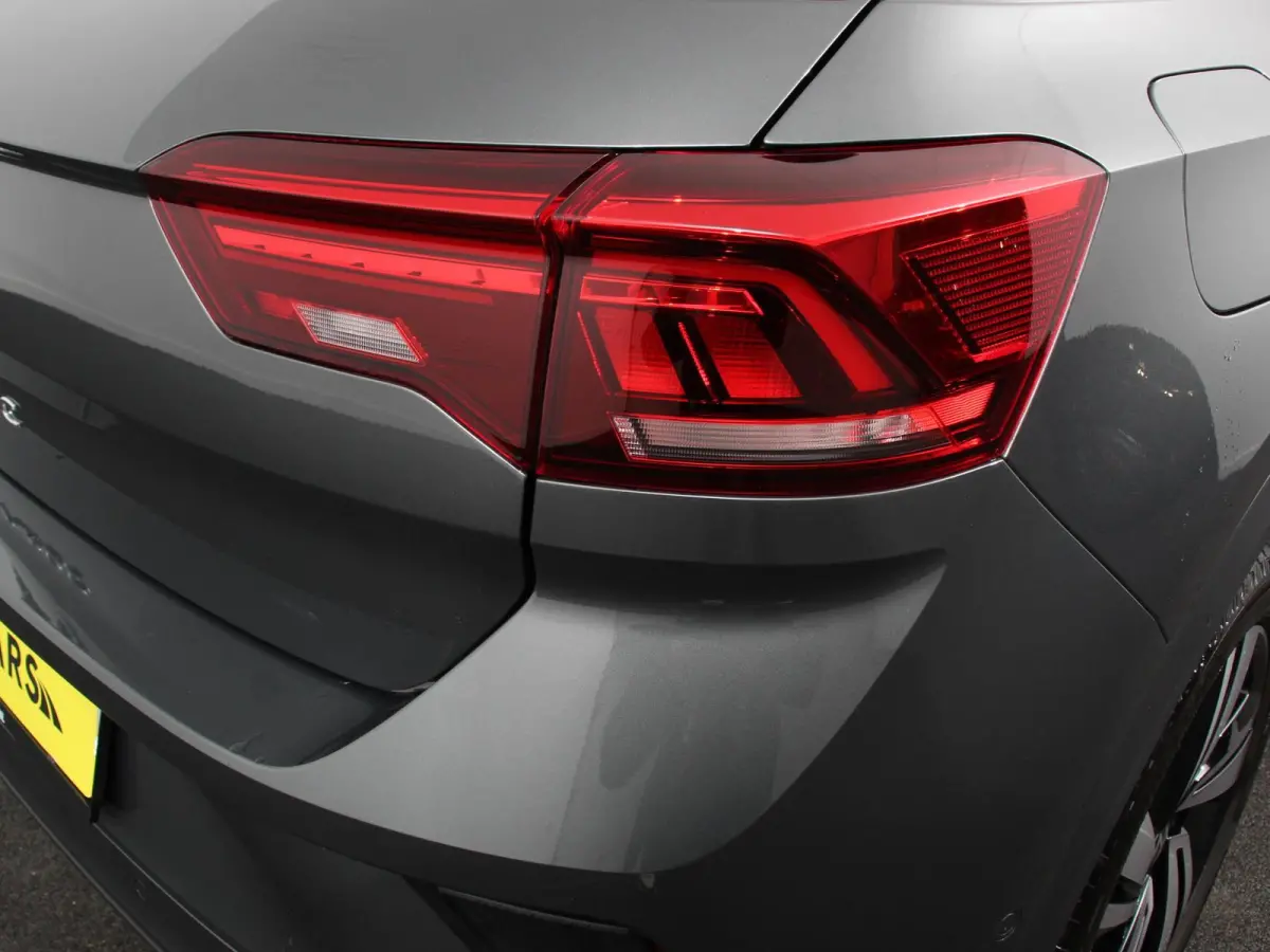 1.5 TSI 150pk Automaat R-Line Plus Navigatie Apple Carplay/Android Auto Camera Parkeersensoren Adaptive Cruise Control Stoelverwarming Virtual Cockpit Elektrische achterklep Getinte ramen Cl