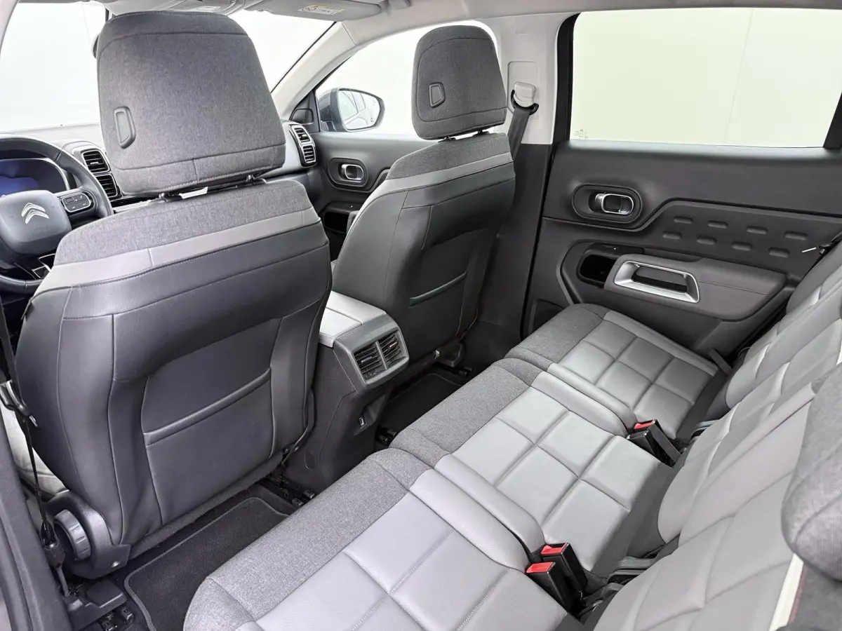 Business Plus 130pk | Navigatie | Trekhaak | Panoramisch schuifdak | Elektrische achterklep | Cruise control adaptief | Lichtmetalen wielen | Camera achter | Deels lederen bekleding | Apple 