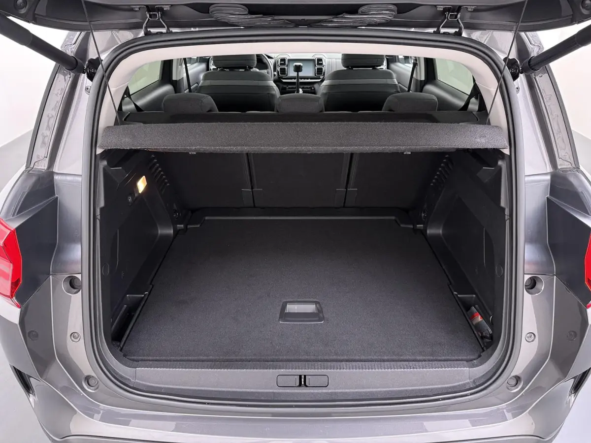 Business Plus 130pk | Navigatie | Trekhaak | Panoramisch schuifdak | Elektrische achterklep | Cruise control adaptief | Lichtmetalen wielen | Camera achter | Deels lederen bekleding | Apple 