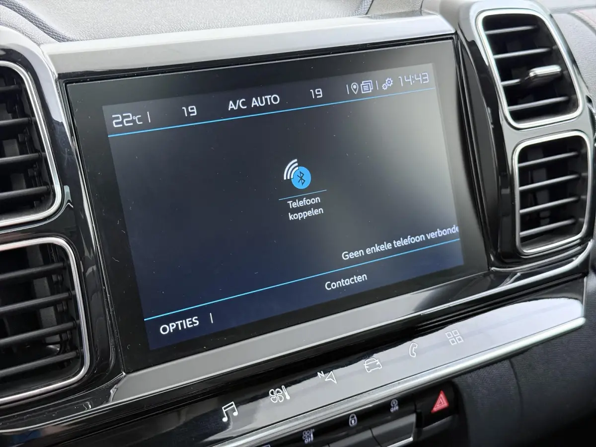 Business Plus 130pk | Navigatie | Trekhaak | Panoramisch schuifdak | Elektrische achterklep | Cruise control adaptief | Lichtmetalen wielen | Camera achter | Deels lederen bekleding | Apple 