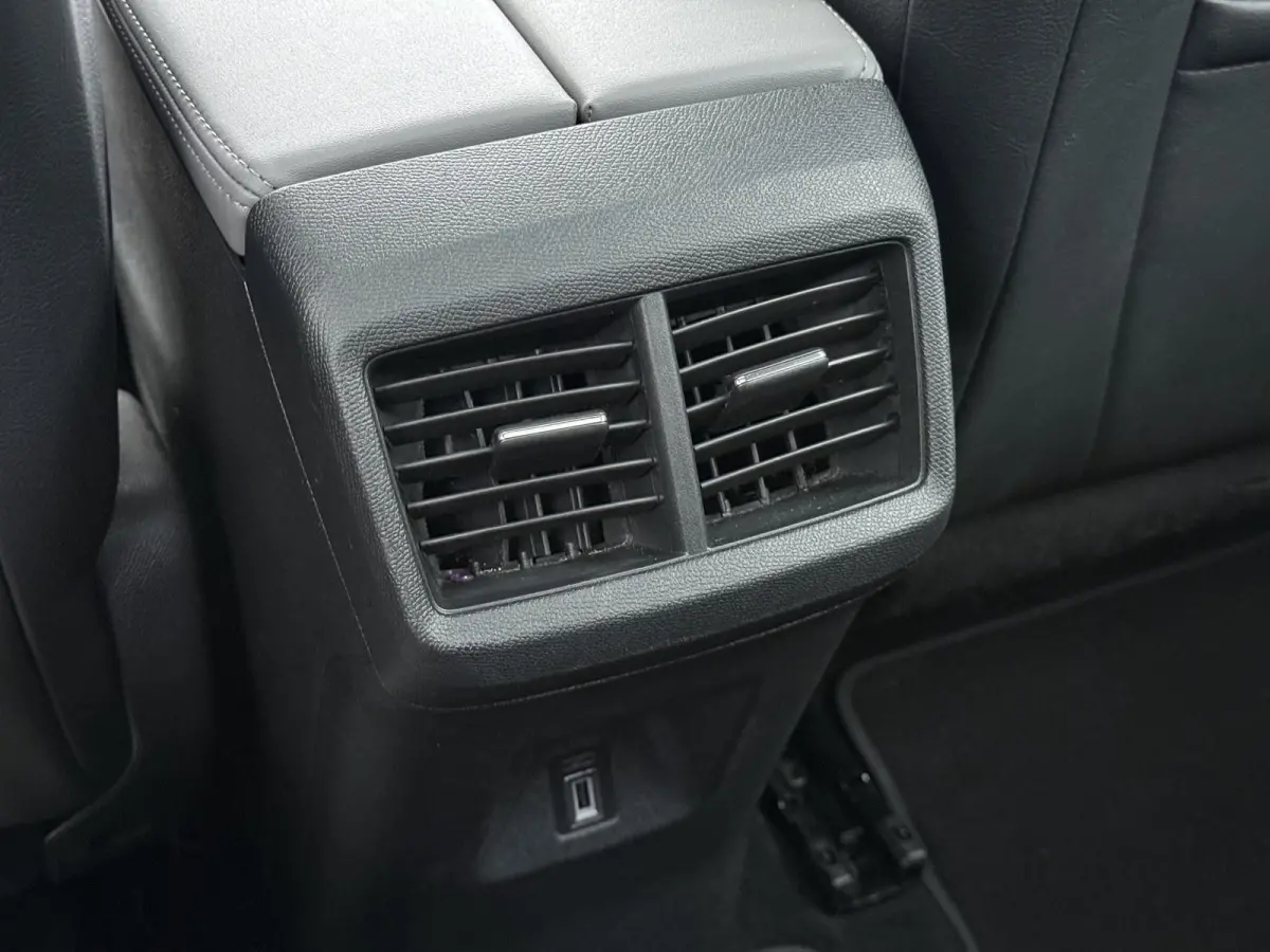 Business Plus 130pk | Navigatie | Trekhaak | Panoramisch schuifdak | Elektrische achterklep | Cruise control adaptief | Lichtmetalen wielen | Camera achter | Deels lederen bekleding | Apple 