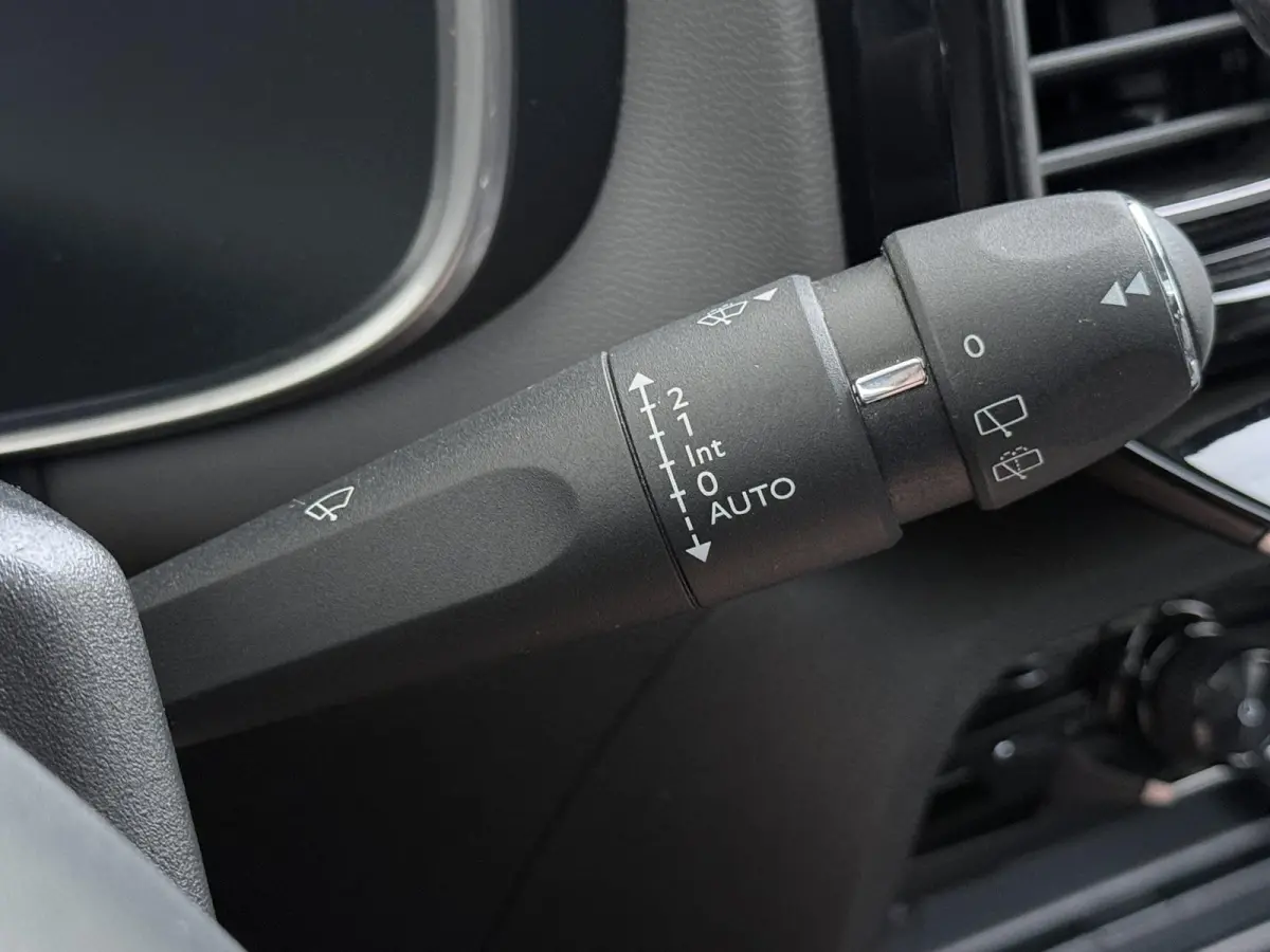 Business Plus 130pk | Navigatie | Trekhaak | Panoramisch schuifdak | Elektrische achterklep | Cruise control adaptief | Lichtmetalen wielen | Camera achter | Deels lederen bekleding | Apple 