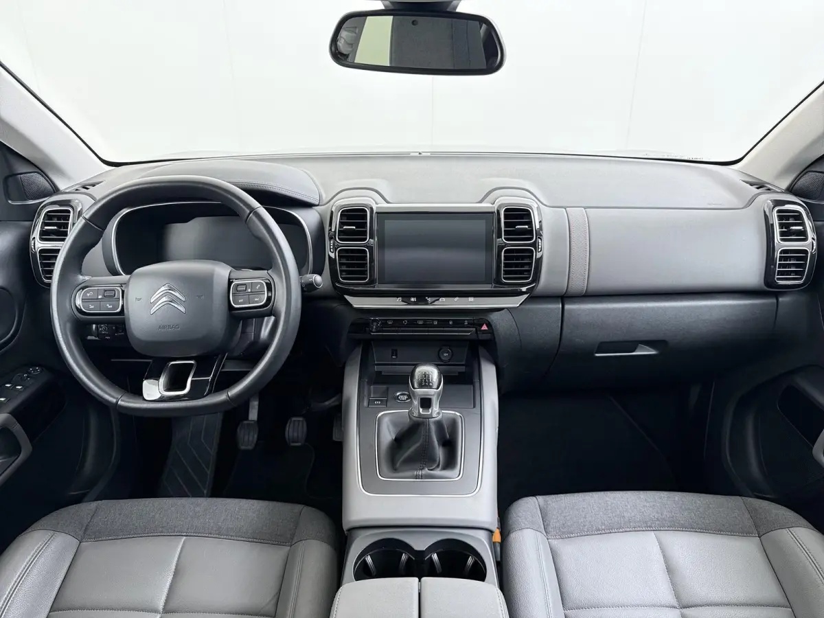 Business Plus 130pk | Navigatie | Trekhaak | Panoramisch schuifdak | Elektrische achterklep | Cruise control adaptief | Lichtmetalen wielen | Camera achter | Deels lederen bekleding | Apple 