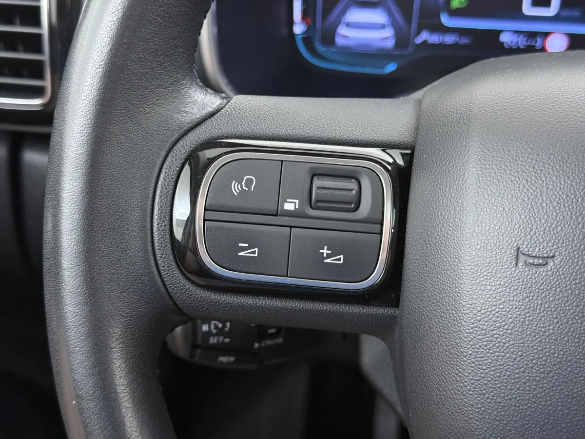 Business Plus 130pk | Navigatie | Trekhaak | Panoramisch schuifdak | Elektrische achterklep | Cruise control adaptief | Lichtmetalen wielen | Camera achter | Deels lederen bekleding | Apple 