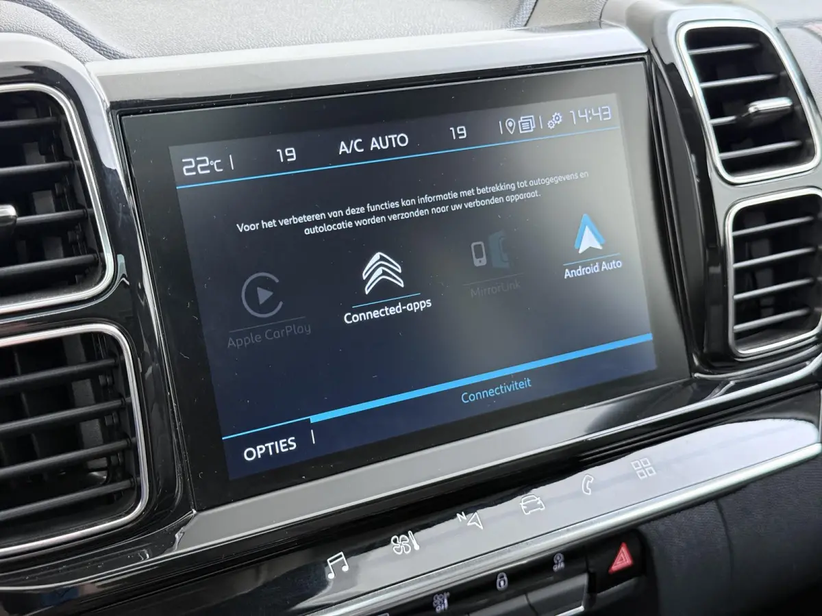Business Plus 130pk | Navigatie | Trekhaak | Panoramisch schuifdak | Elektrische achterklep | Cruise control adaptief | Lichtmetalen wielen | Camera achter | Deels lederen bekleding | Apple 