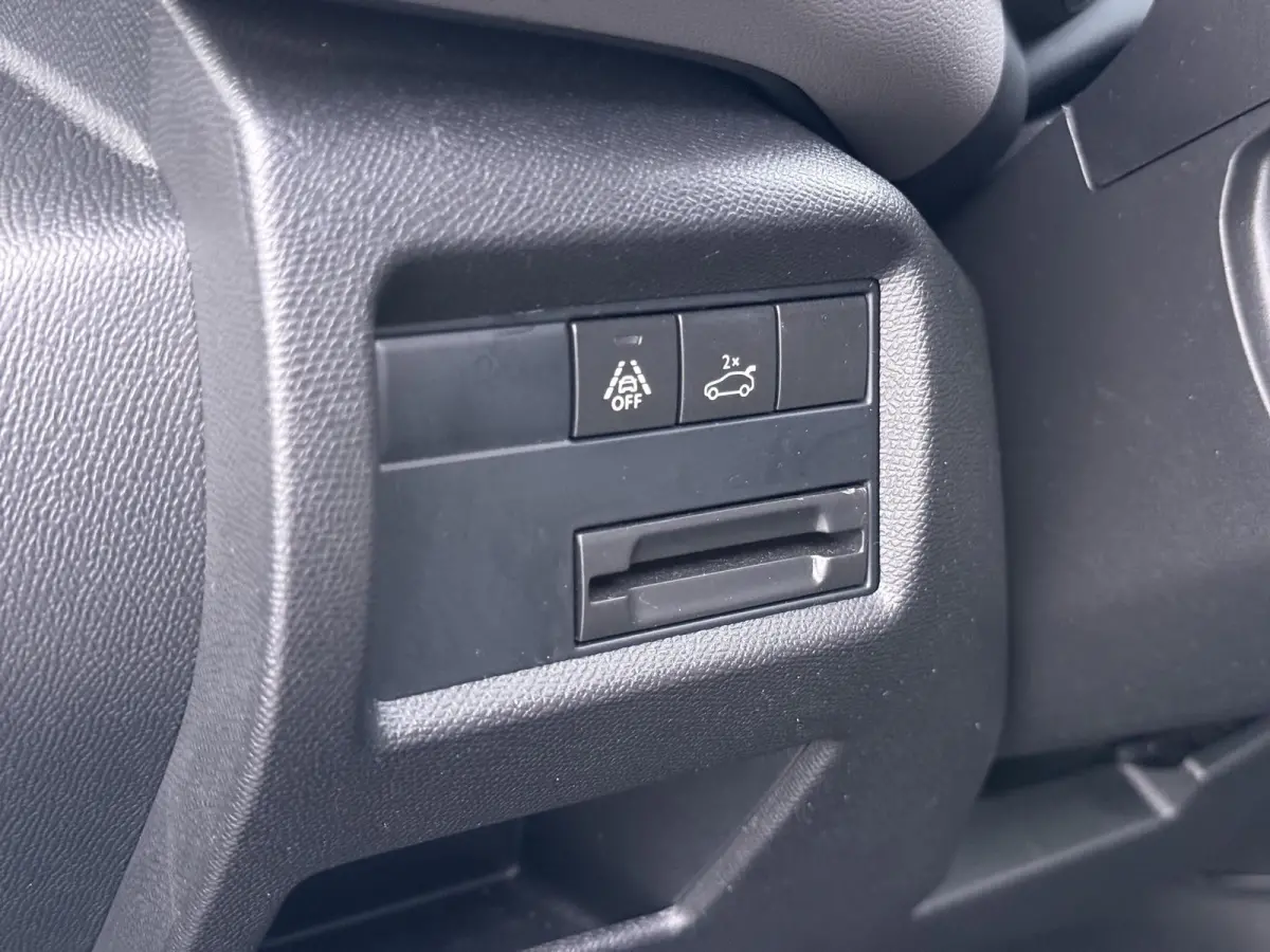 Business Plus 130pk | Navigatie | Trekhaak | Panoramisch schuifdak | Elektrische achterklep | Cruise control adaptief | Lichtmetalen wielen | Camera achter | Deels lederen bekleding | Apple 