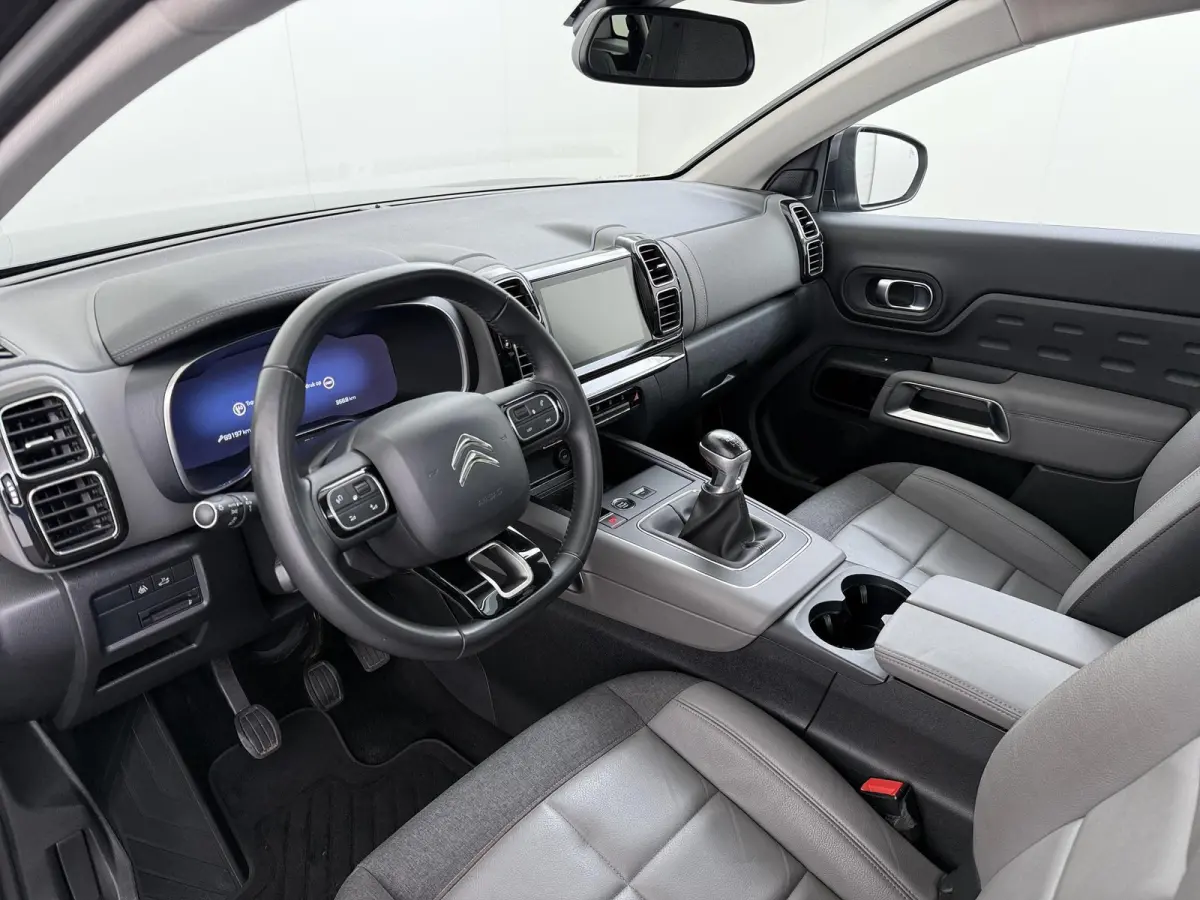 Business Plus 130pk | Navigatie | Trekhaak | Panoramisch schuifdak | Elektrische achterklep | Cruise control adaptief | Lichtmetalen wielen | Camera achter | Deels lederen bekleding | Apple 
