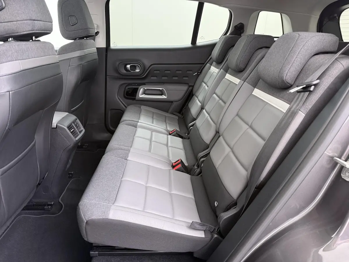 Business Plus 130pk | Navigatie | Trekhaak | Panoramisch schuifdak | Elektrische achterklep | Cruise control adaptief | Lichtmetalen wielen | Camera achter | Deels lederen bekleding | Apple 
