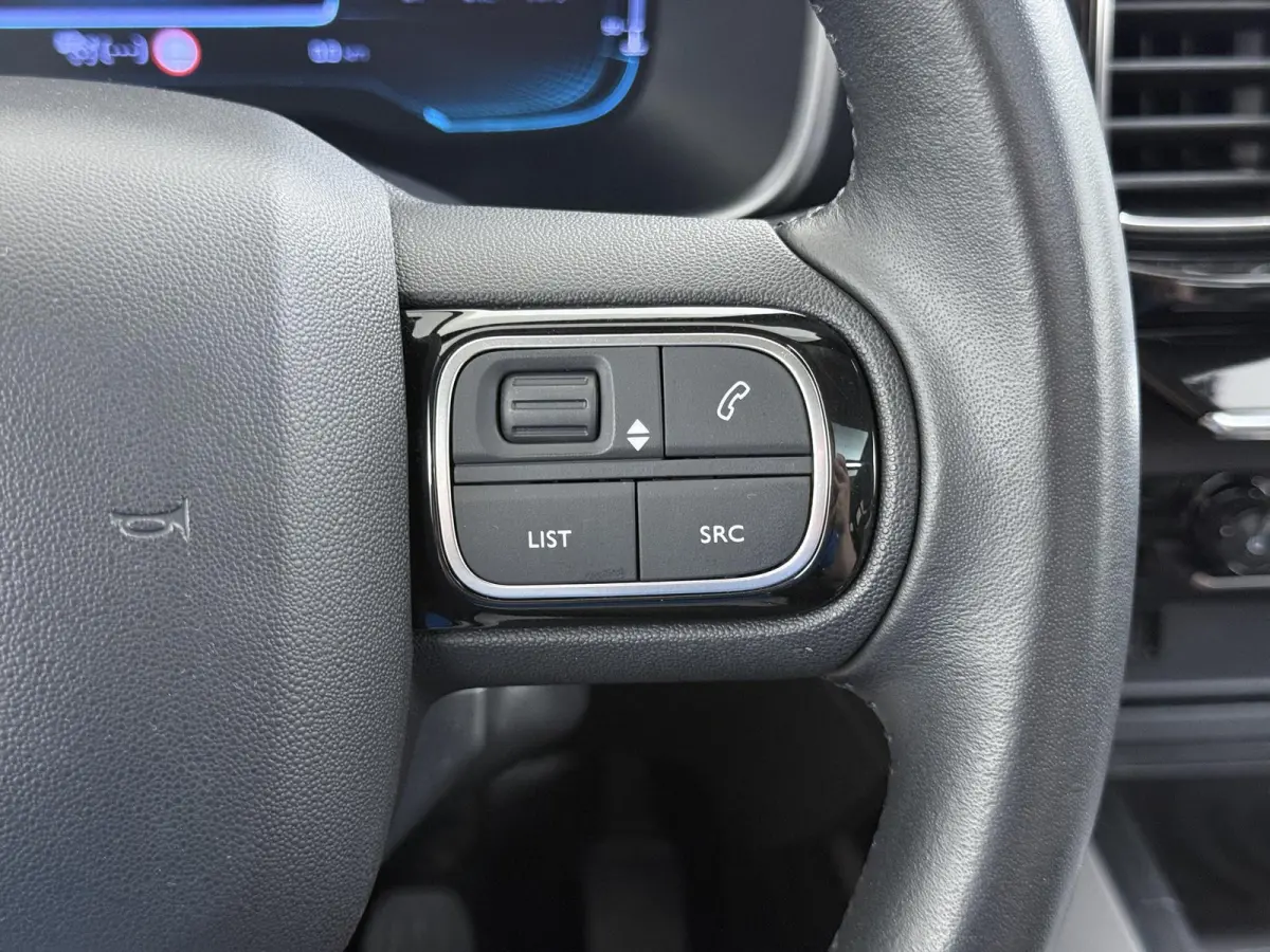Business Plus 130pk | Navigatie | Trekhaak | Panoramisch schuifdak | Elektrische achterklep | Cruise control adaptief | Lichtmetalen wielen | Camera achter | Deels lederen bekleding | Apple 