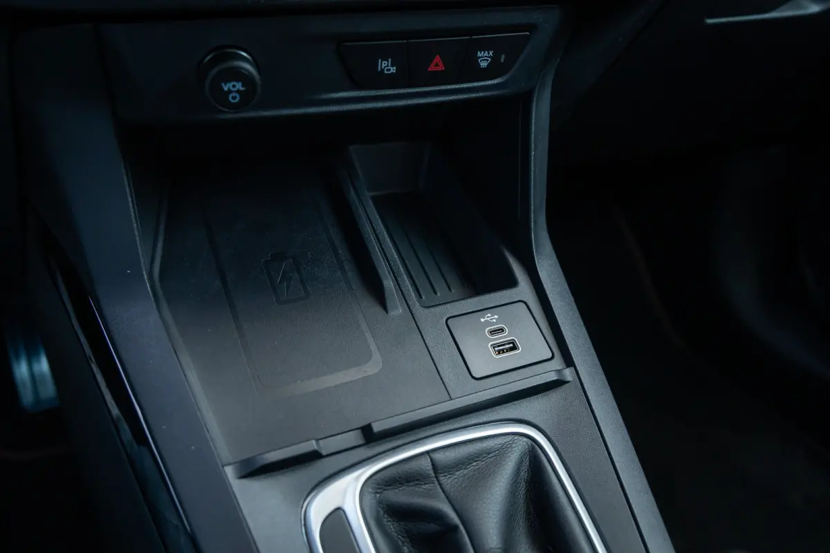 1.0 EcoBoost ST-Line | Black-pack | Comfort Pack | Matrix LED | Elek. Achterklep | Matrix LED | Stoel- Stuurverwarming | Apple carplay | 360° Camera | Keyless Entry & Start |