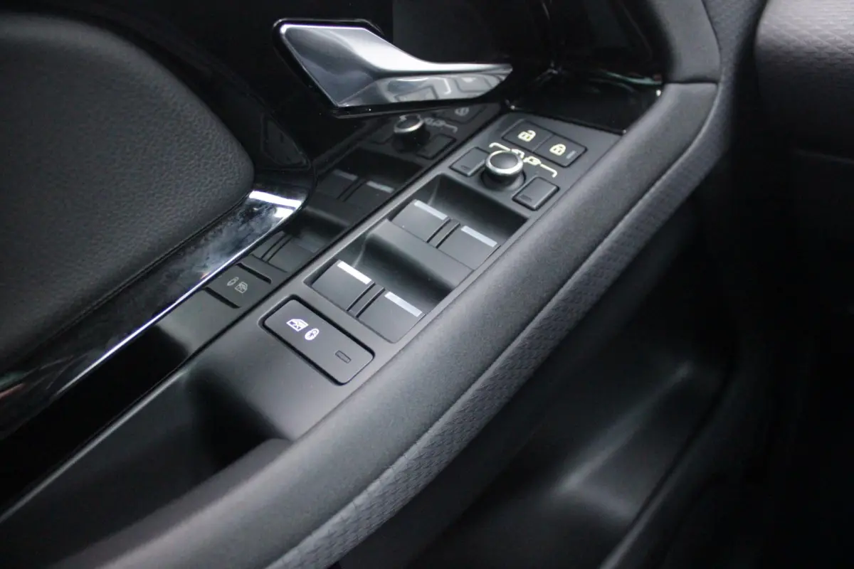1.5 P300e AWD 309PK R-DYNAMIC SE | PANORAMADAK | ELEKTRISCH VERSTELBARE VOORSTOELEN  LEDEREN BEKLEDING | 20" LICHTMETALEN VELGEN | KEYLESS ENTRY / START | EXTRA GETINTE ACHTERRUITEN | FULL L