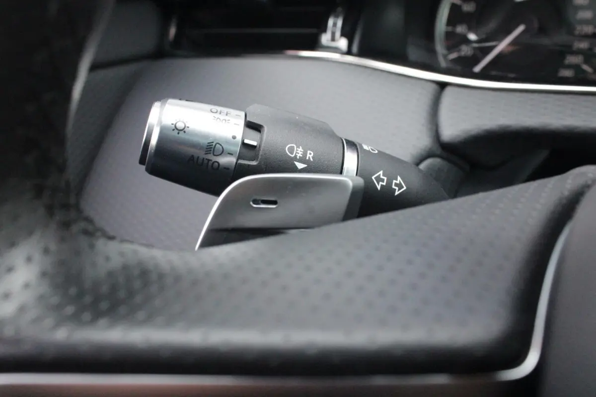 1.5 P300e AWD 309PK R-DYNAMIC SE | PANORAMADAK | ELEKTRISCH VERSTELBARE VOORSTOELEN  LEDEREN BEKLEDING | 20" LICHTMETALEN VELGEN | KEYLESS ENTRY / START | EXTRA GETINTE ACHTERRUITEN | FULL L