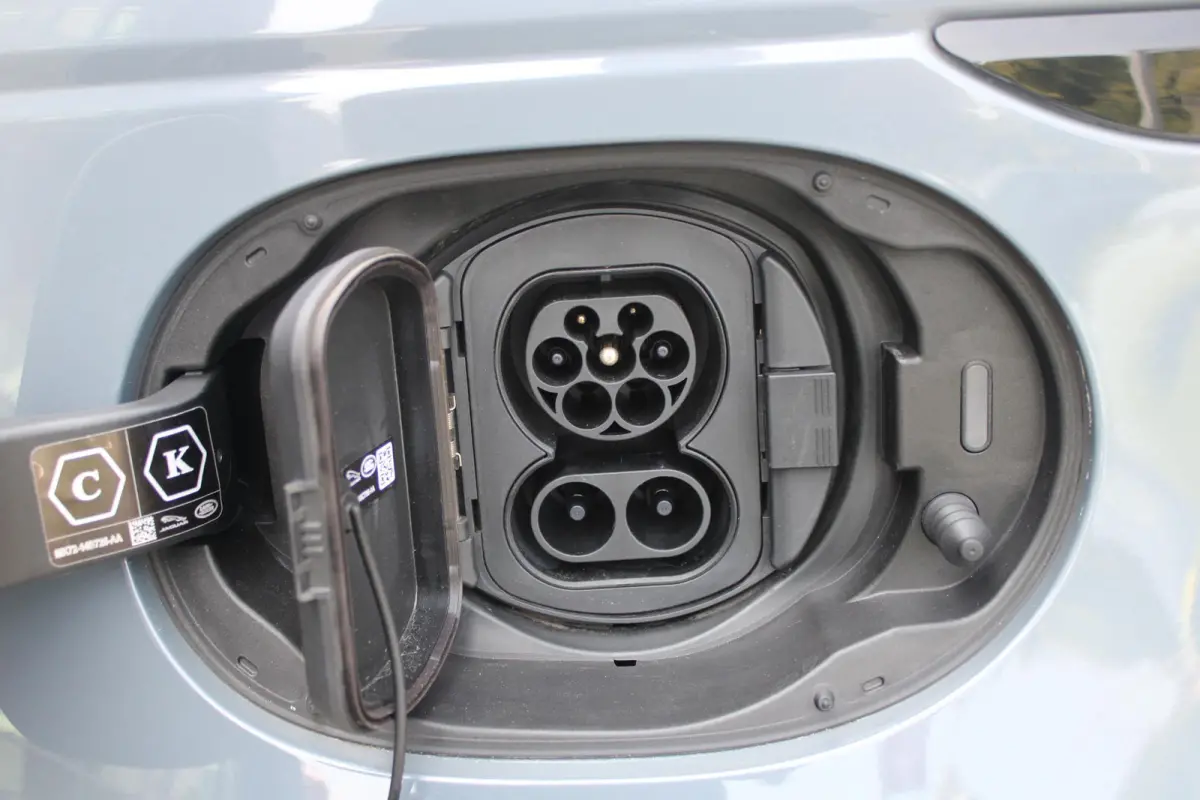 1.5 P300e AWD 309PK R-DYNAMIC SE | PANORAMADAK | ELEKTRISCH VERSTELBARE VOORSTOELEN  LEDEREN BEKLEDING | 20" LICHTMETALEN VELGEN | KEYLESS ENTRY / START | EXTRA GETINTE ACHTERRUITEN | FULL L