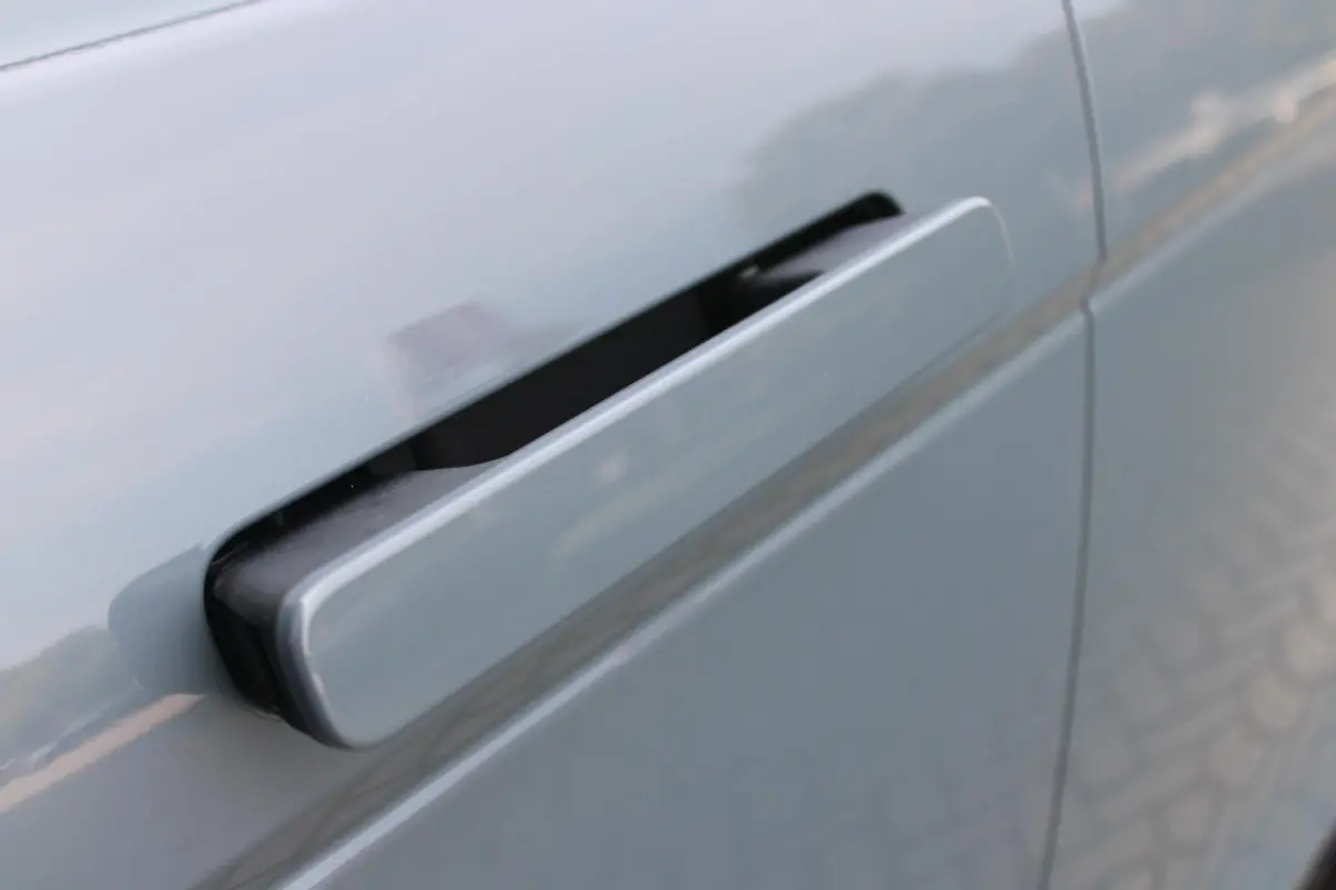 1.5 P300e AWD 309PK R-DYNAMIC SE | PANORAMADAK | ELEKTRISCH VERSTELBARE VOORSTOELEN  LEDEREN BEKLEDING | 20" LICHTMETALEN VELGEN | KEYLESS ENTRY / START | EXTRA GETINTE ACHTERRUITEN | FULL L