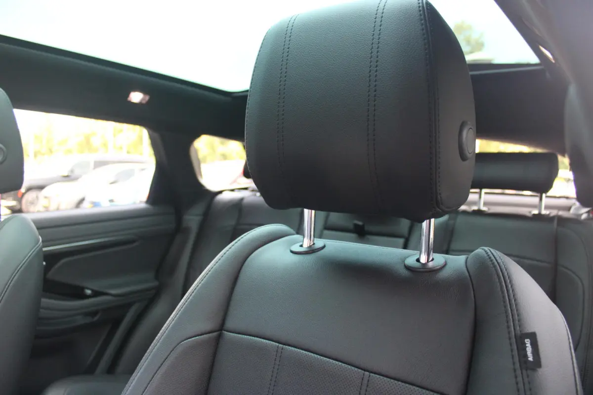 1.5 P300e AWD 309PK R-DYNAMIC SE | PANORAMADAK | ELEKTRISCH VERSTELBARE VOORSTOELEN  LEDEREN BEKLEDING | 20" LICHTMETALEN VELGEN | KEYLESS ENTRY / START | EXTRA GETINTE ACHTERRUITEN | FULL L