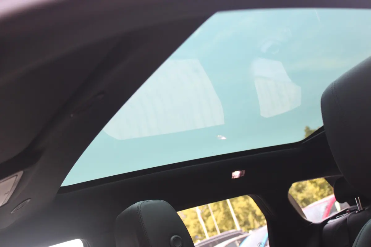 1.5 P300e AWD 309PK R-DYNAMIC SE | PANORAMADAK | ELEKTRISCH VERSTELBARE VOORSTOELEN  LEDEREN BEKLEDING | 20" LICHTMETALEN VELGEN | KEYLESS ENTRY / START | EXTRA GETINTE ACHTERRUITEN | FULL L