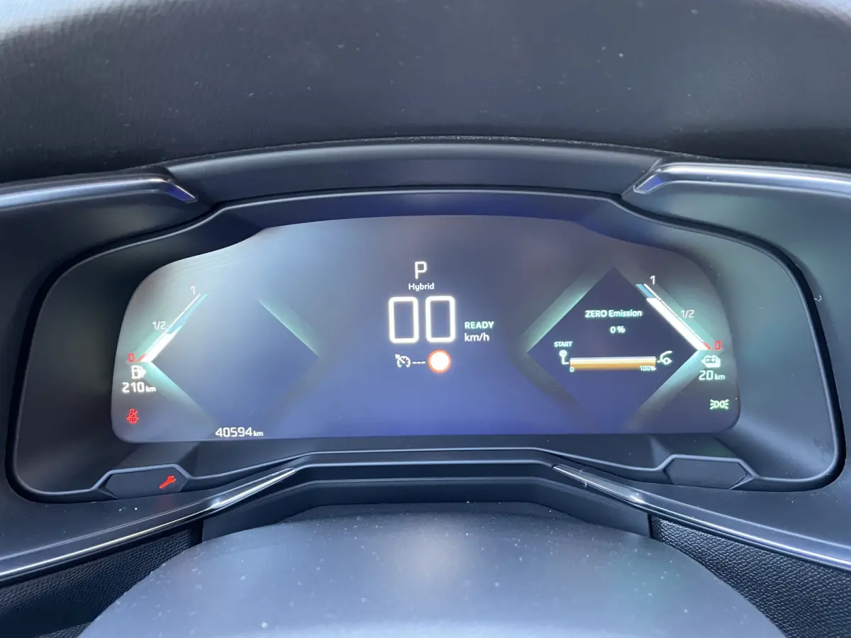 225pk E-Tense Rivoli (Elektrisch Schuifdak - Leder incl geheugen - Elektrische klep - Camera - Keyless Entry - LED - Automatische Airco - Navigatie - Apple Carplay)