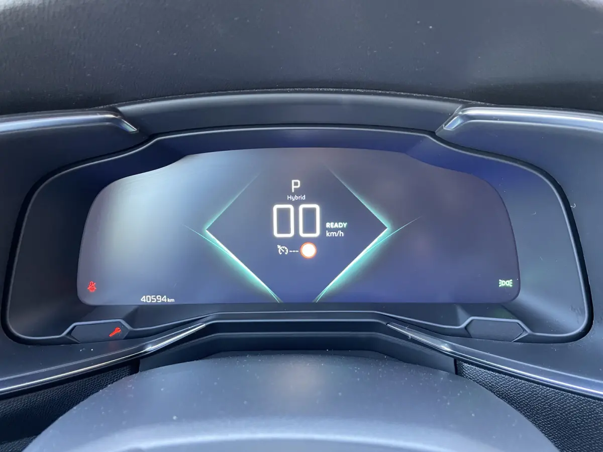 225pk E-Tense Rivoli (Elektrisch Schuifdak - Leder incl geheugen - Elektrische klep - Camera - Keyless Entry - LED - Automatische Airco - Navigatie - Apple Carplay)