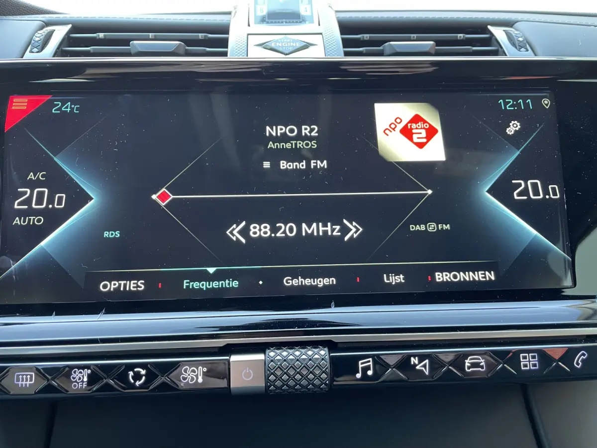 225pk E-Tense Rivoli (Elektrisch Schuifdak - Leder incl geheugen - Elektrische klep - Camera - Keyless Entry - LED - Automatische Airco - Navigatie - Apple Carplay)