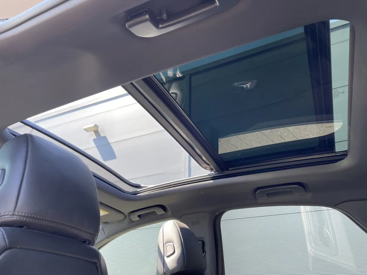 225pk E-Tense Rivoli (Elektrisch Schuifdak - Leder incl geheugen - Elektrische klep - Camera - Keyless Entry - LED - Automatische Airco - Navigatie - Apple Carplay)
