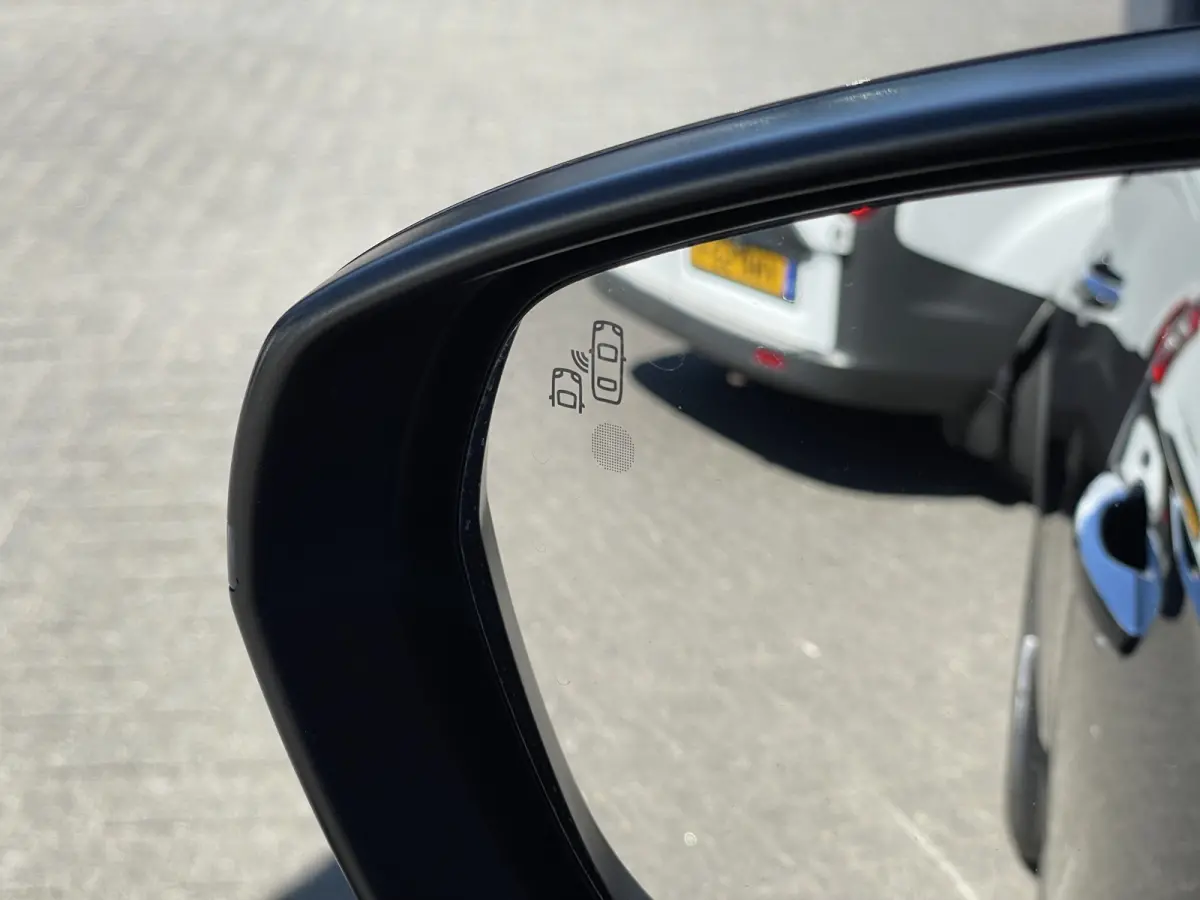 225pk E-Tense Rivoli (Elektrisch Schuifdak - Leder incl geheugen - Elektrische klep - Camera - Keyless Entry - LED - Automatische Airco - Navigatie - Apple Carplay)