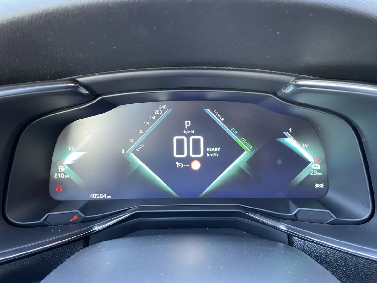 225pk E-Tense Rivoli (Elektrisch Schuifdak - Leder incl geheugen - Elektrische klep - Camera - Keyless Entry - LED - Automatische Airco - Navigatie - Apple Carplay)