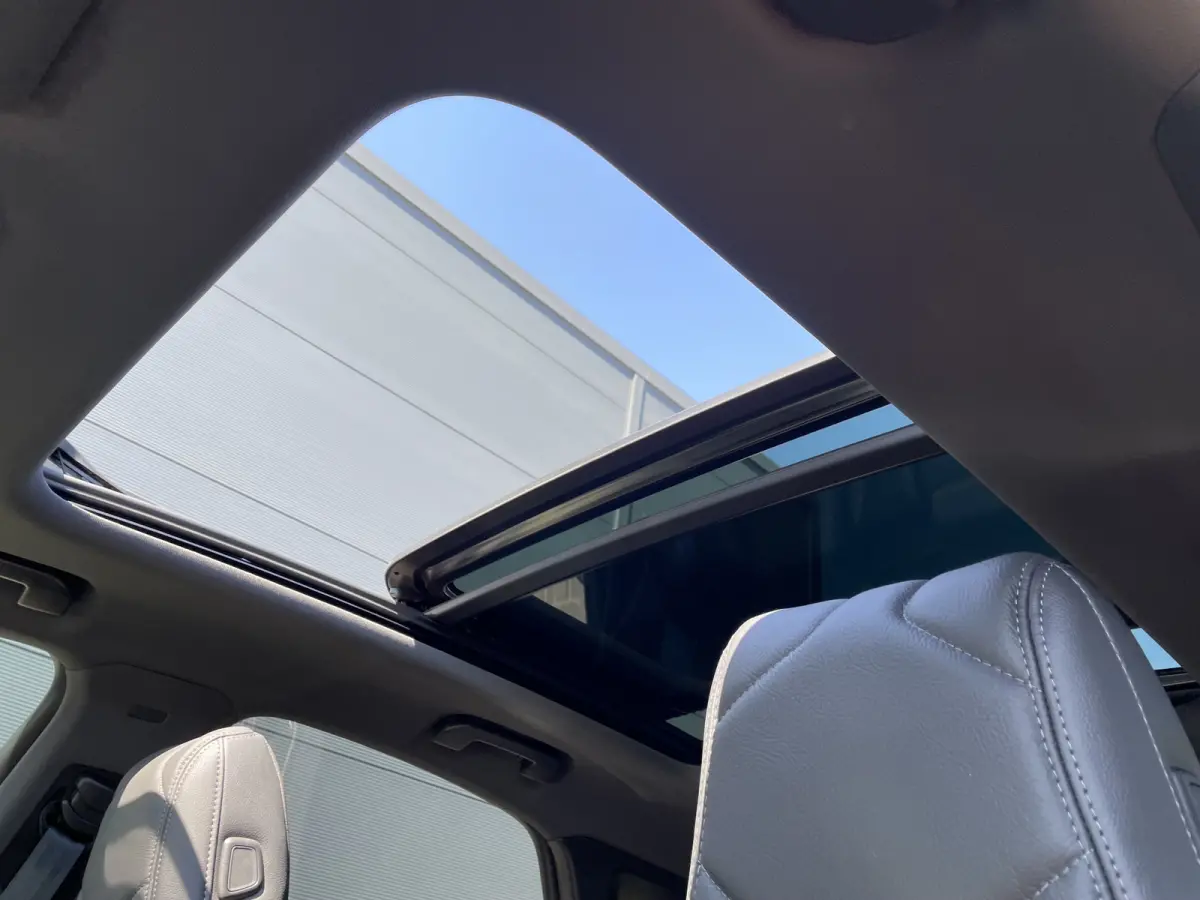 225pk E-Tense Rivoli (Elektrisch Schuifdak - Leder incl geheugen - Elektrische klep - Camera - Keyless Entry - LED - Automatische Airco - Navigatie - Apple Carplay)