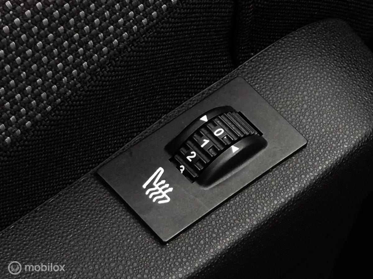1.2 PURETECH SHINE/STOELVERWARMING/CAMERA/KEYLESS/LED/CARPLAY/DAB